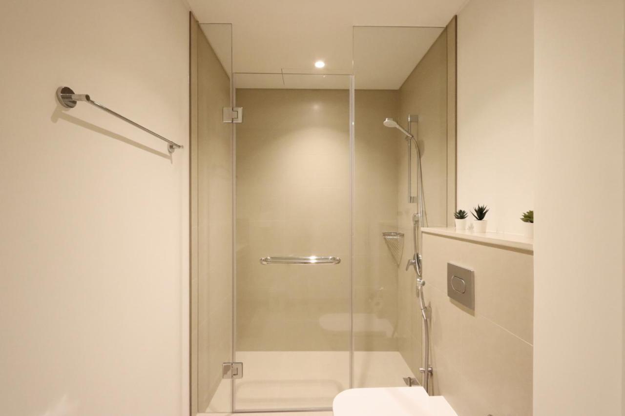 Apartment Livbnb - Lavish 2br W/ Burj Khalifa Views & Near Mall *