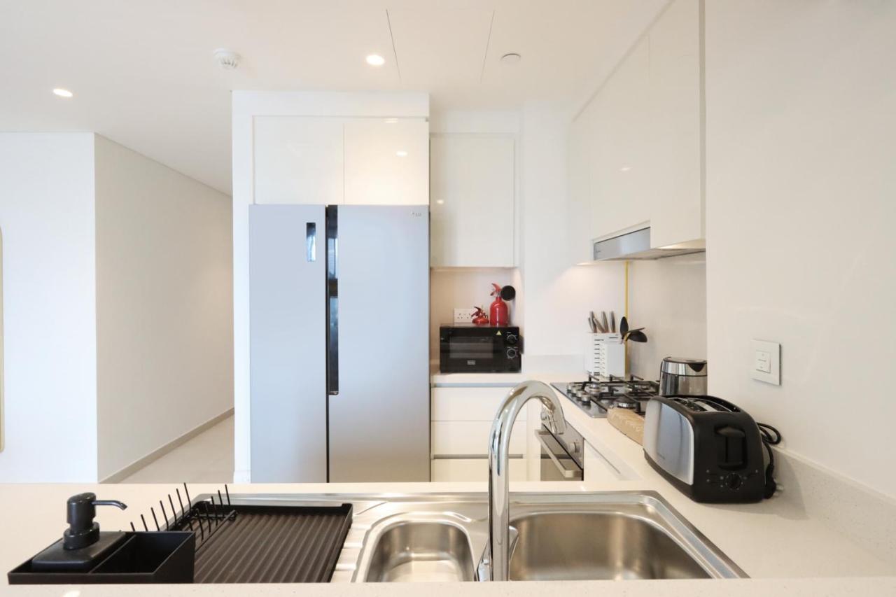 Apartment Livbnb - Lavish 2br W/ Burj Khalifa Views & Near Mall *