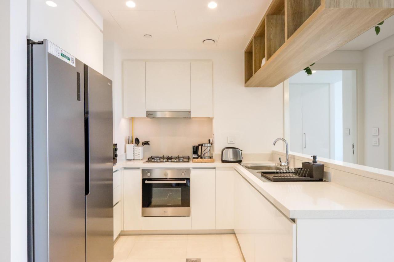 Livbnb - Lavish 2br W/ Burj Khalifa Views & Near Mall * Dubai