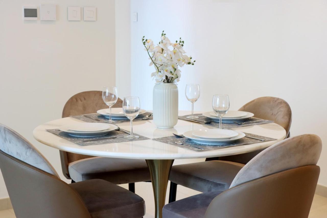 Apartment Livbnb - Lavish 2br W/ Burj Khalifa Views & Near Mall *